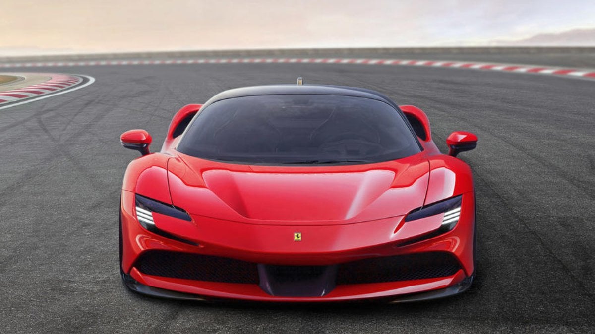 Ferrari, ilk elektrikli otomobilini gelecek yıl tanıtacak